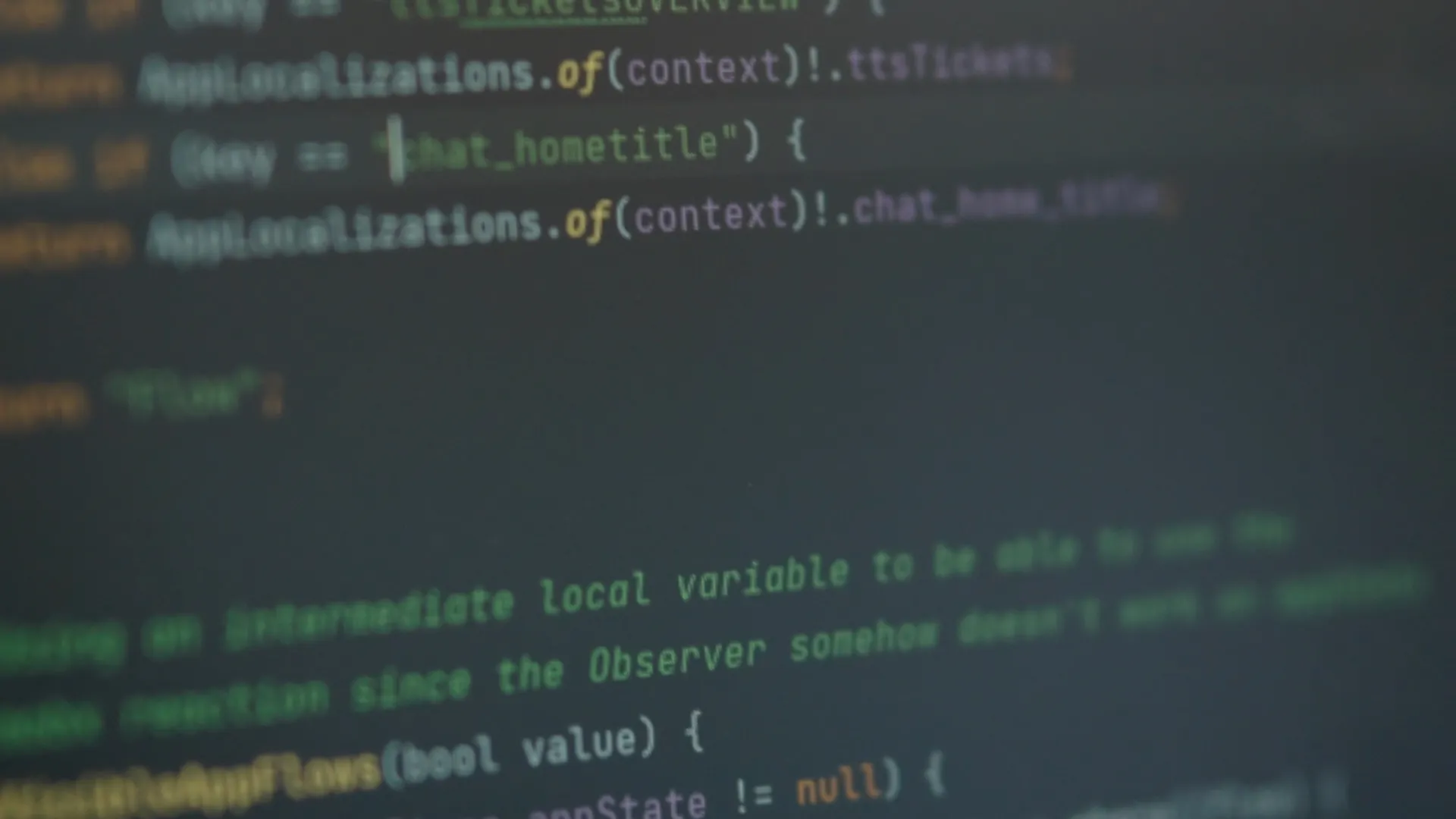 Auf einem schwarzen Hintergrund sind die mehrfarbigen Schnipsel eines Quellcodes zu sehen.