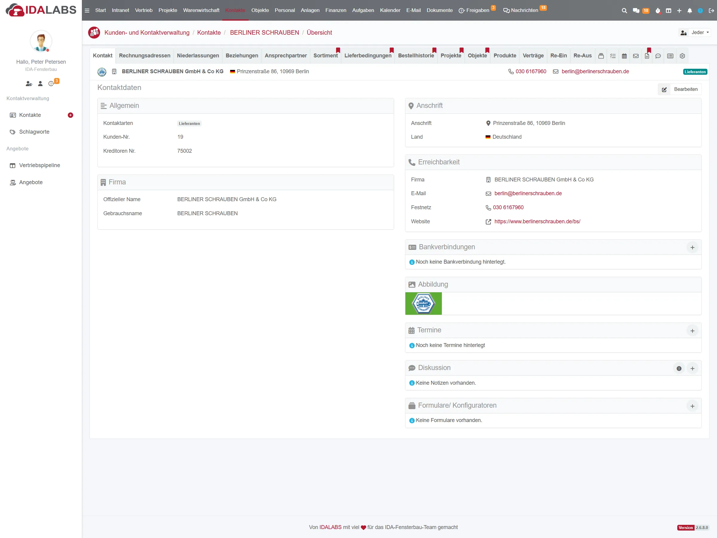 Die Kontaktkarte zeigt alle Informationen zu einem Kontakt, inklusive Ansprechpartnern, Adressen und Historie.